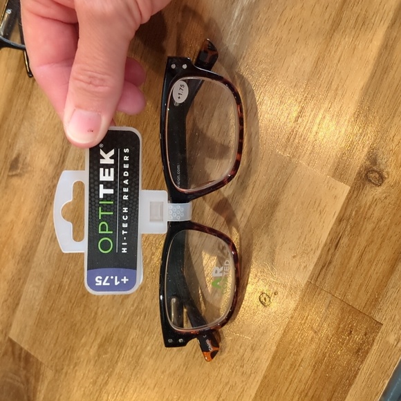 NWT Optitek Hi-Tech readers +1.75 - Picture 8 of 13